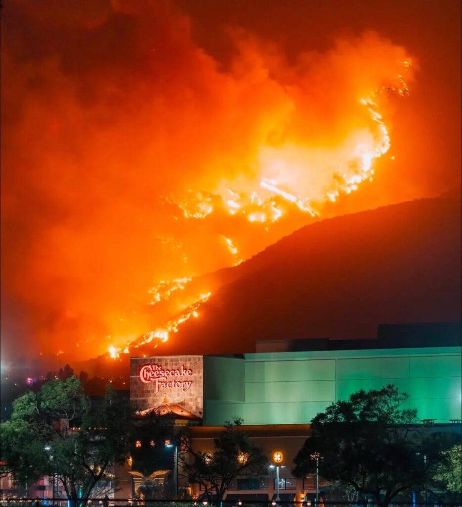 Ch:áy rừng lịch sử phá hủy California, hàng loạt sao hạng A Hollywood cũng thành vô gia cư khi biệt thự triệu đô bị cháy rụi
