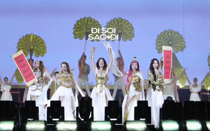Chị Đẹp Concert “hài nhạt” từ đầu đến cuối: Giao lưu tới đâu khán giả “cảm lạnh” tới đó, cuối cùng “phải cười” vì…. lỗi từ BTC