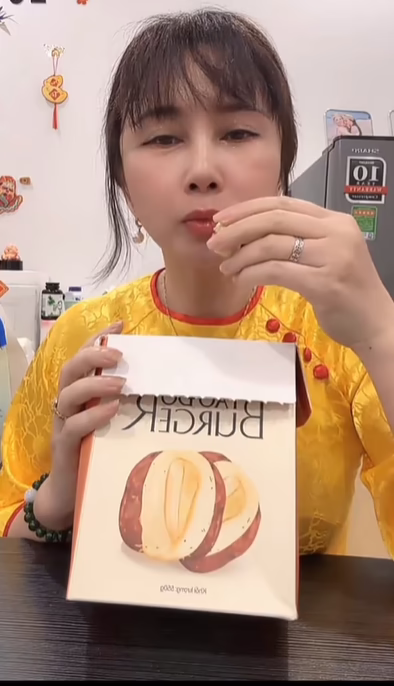 Mẹ Hoa hậu Thùy Tiên từng quảng cáo Kẹo Kera, khi con gái bị b:ắt thì có ngay thái độ