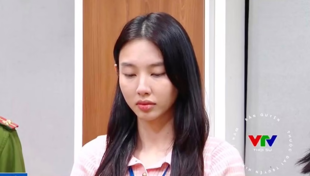 Tước vương miện Hoa hậu Hoà bình Quốc tế – Nguyễn Thúc Thuỳ Tiên