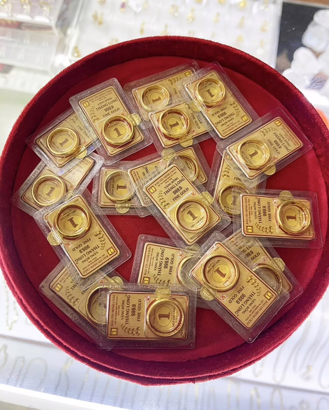 Hơn 20 ngày chăm chỉ xếp hàng mua vàng, người phụ nữ ở Hà Nội lỗ gần 200 triệu đồng