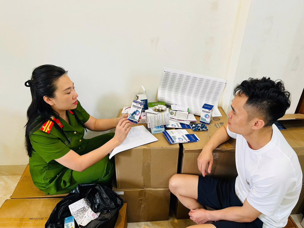 C:ảnh s::át công bố hình ảnh thực phẩm chức năng g:iả của vợ chồng dược sĩ Hà Nội