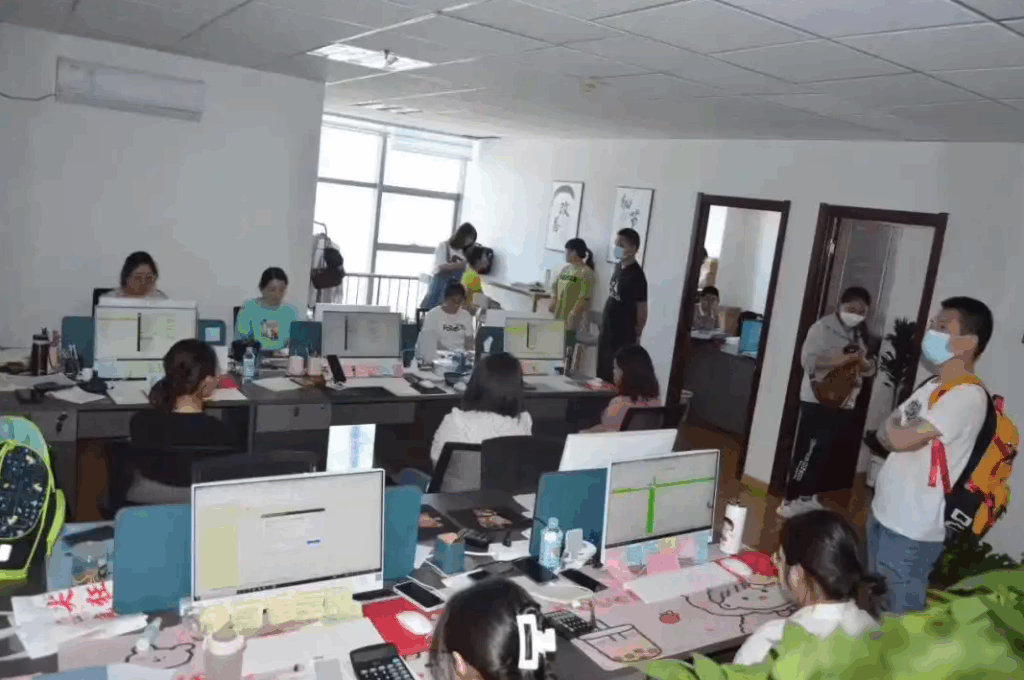 Tịch thu 38 kg vàng, trị giá 53 tỷ đồng trong căn nhà của cặp vợ chồng chuyên bán hàng livestream