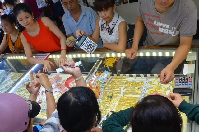 Giá vàng trưa nay, 21-5: Tiếp tục tăng mạnh